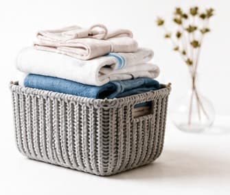 Cesto com roupas claras para estimativa